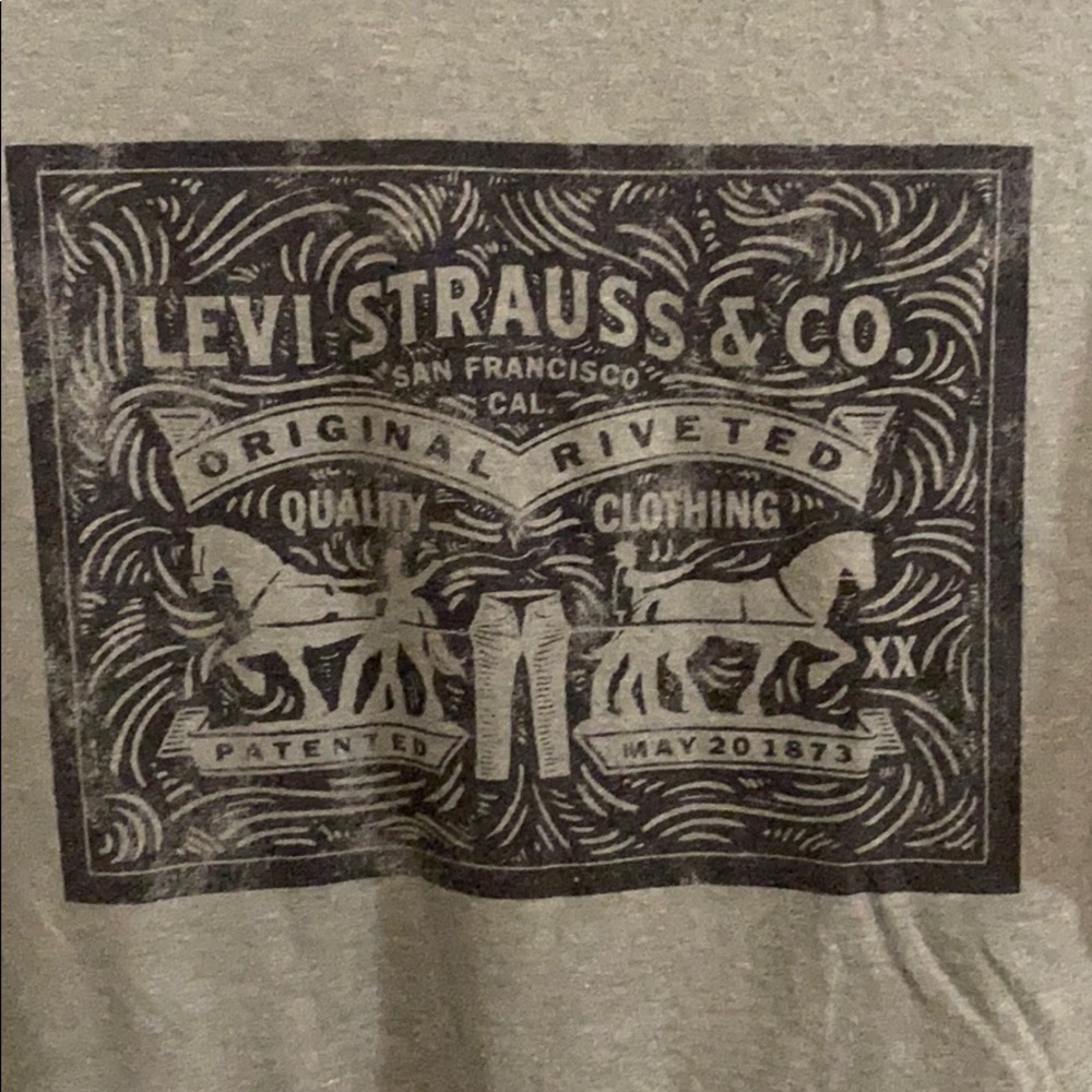 Levi’s Tee - Picture 2 of 3